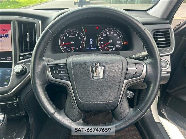 Toyota CROWN SEDAN 2014-08 1205884-16