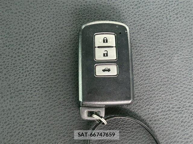 Toyota CROWN SEDAN 2014-08 1205884-23