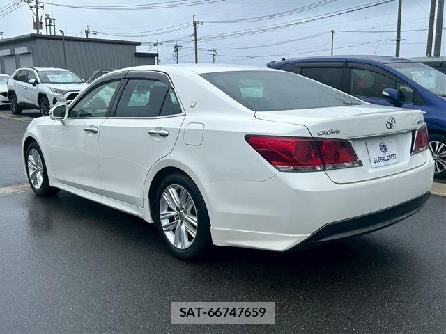 Toyota CROWN SEDAN 2014-08 1205884-7