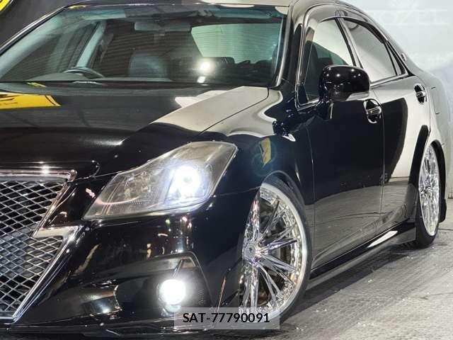 Toyota CROWN SEDAN 2010-12 1307411-9