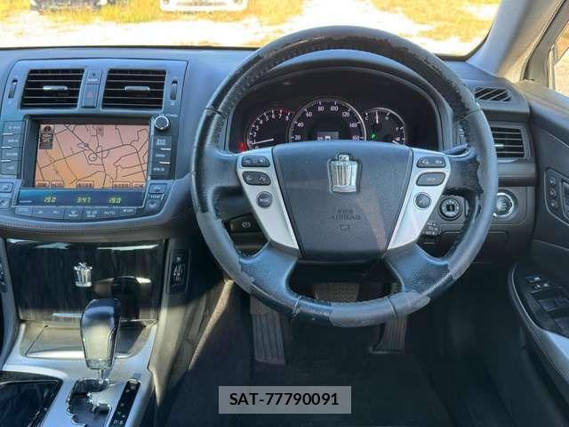 Toyota CROWN SEDAN 2010-12 1307411-18