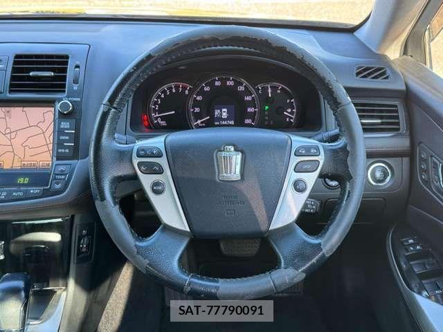 Toyota CROWN SEDAN 2010-12 1307411-19