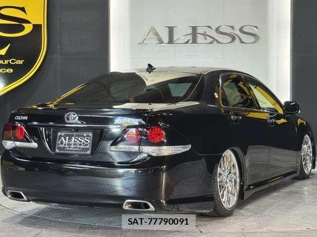 Toyota CROWN SEDAN 2010-12 1307411-2