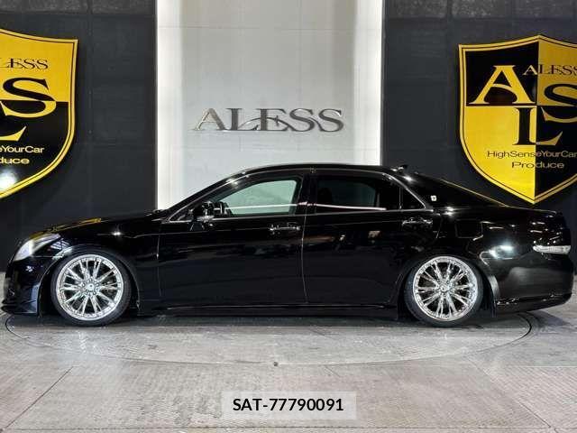 Toyota CROWN SEDAN 2010-12 1307411-4