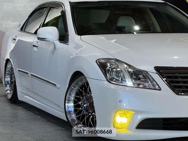 Toyota CROWN SEDAN 2010-08 1327539-1