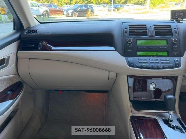 Toyota CROWN SEDAN 2010-08 1327539-19