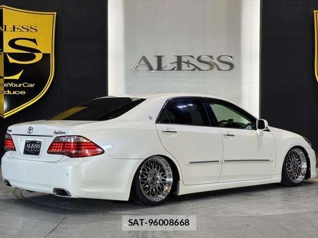 Toyota CROWN SEDAN 2010-08 1327539-2