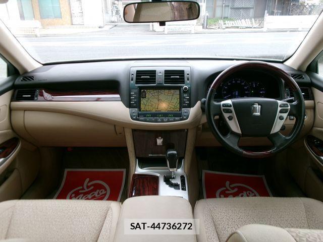 Toyota CROWN SEDAN 2010-09 1345724-1