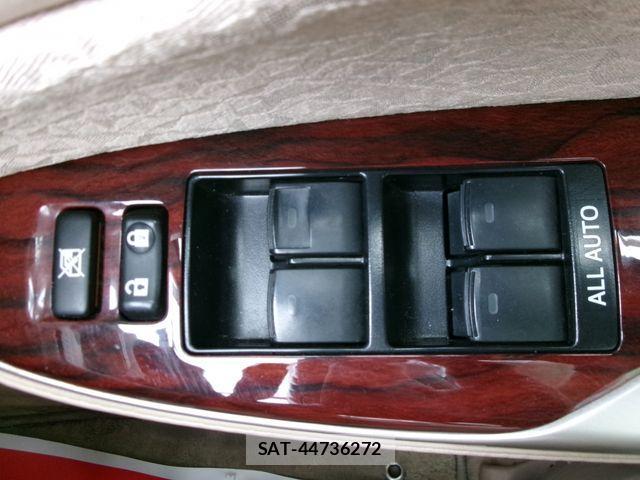 Toyota CROWN SEDAN 2010-09 1345724-24
