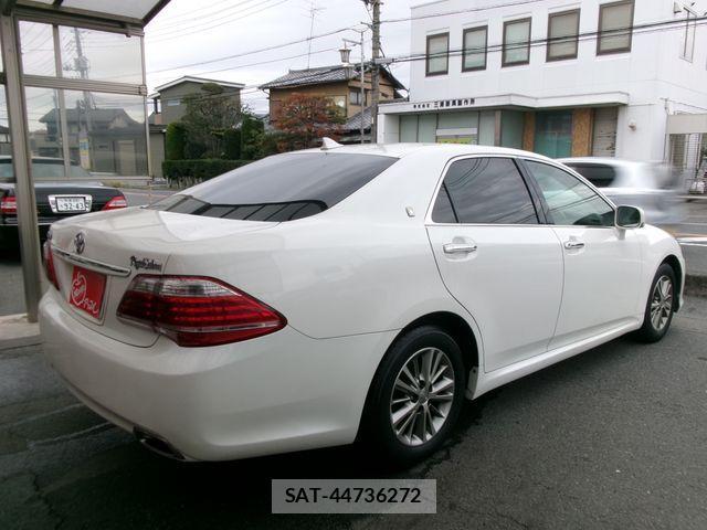 Toyota CROWN SEDAN 2010-09 1345724-2