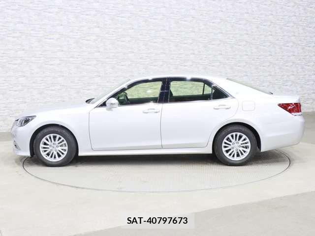 Toyota CROWN SEDAN 2017-08 1931313-11