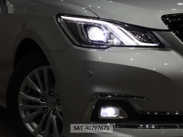 Toyota CROWN SEDAN 2017-08 1931313-14