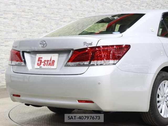 Toyota CROWN SEDAN 2017-08 1931313-16