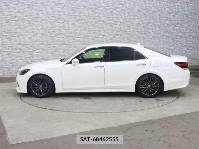 Toyota CROWN SEDAN 2015-11 2099010-12