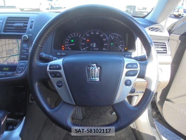 Toyota CROWN SEDAN 2012-07 3664292-1
