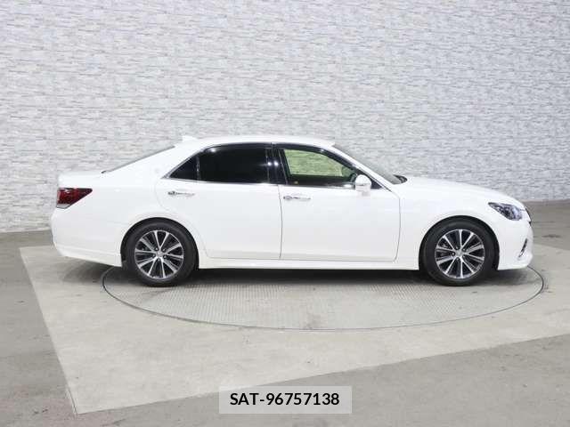 Toyota CROWN SEDAN 2016-03 3664272-8