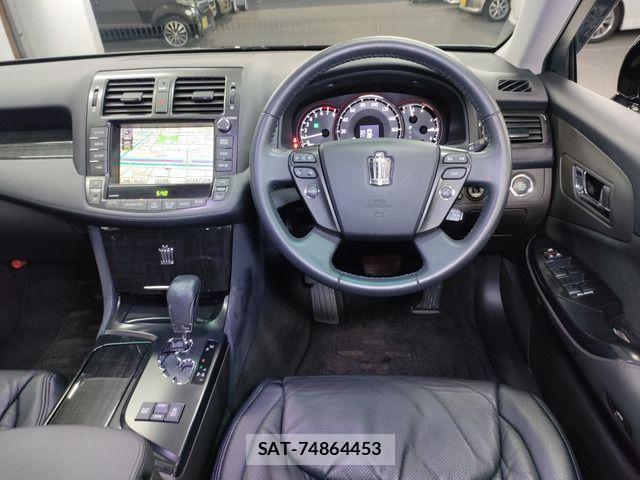 Toyota CROWN SEDAN 2009-08 3766867-5
