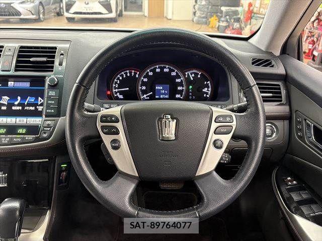 Toyota CROWN SEDAN 2010-04 3832135-10