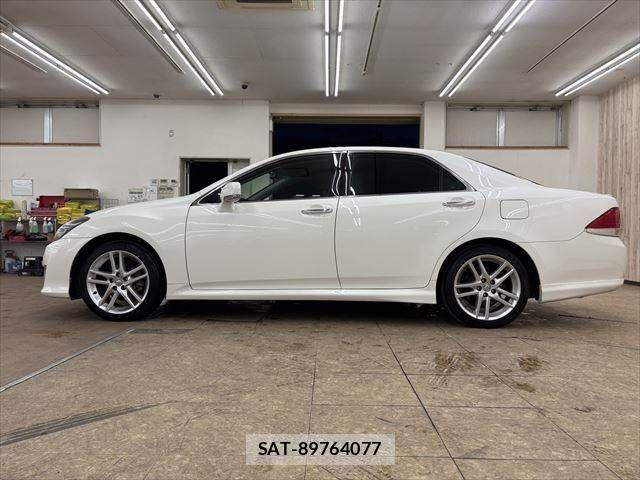 Toyota CROWN SEDAN 2010-04 3832135-20