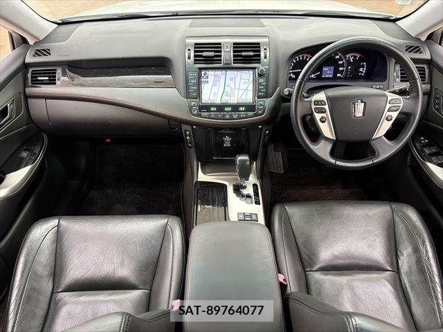 Toyota CROWN SEDAN 2010-04 3832135-2