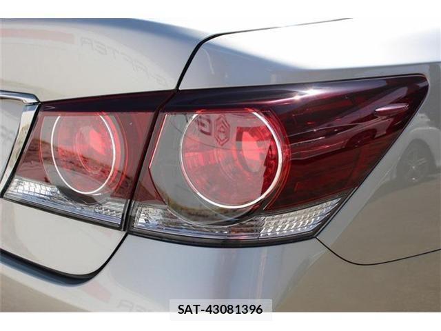 Toyota CROWN SEDAN 2016-06 3832119-20