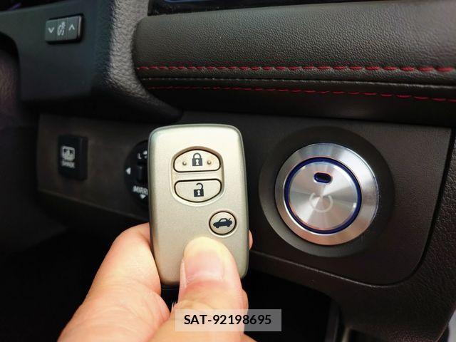 Toyota CROWN SEDAN 2012-09 4040061-21