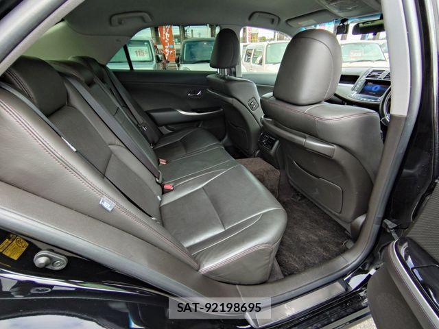 Toyota CROWN SEDAN 2012-09 4040061-26