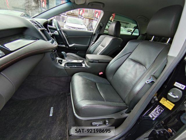 Toyota CROWN SEDAN 2012-09 4040061-29