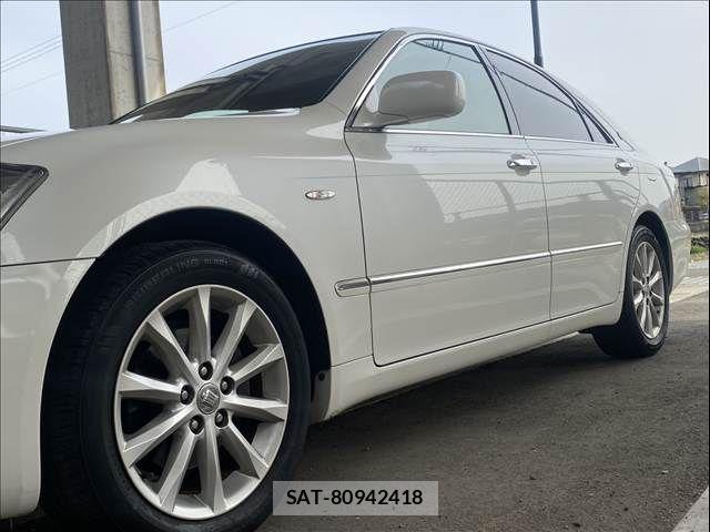 Toyota CROWN SEDAN 2007-04 4240203-11