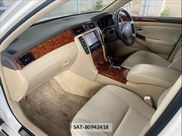 Toyota CROWN SEDAN 2007-04 4240203-20