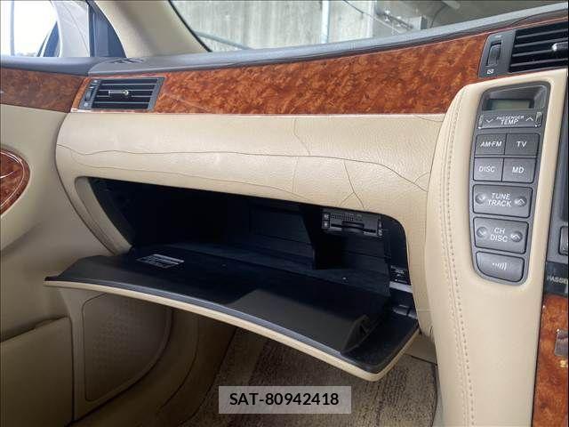 Toyota CROWN SEDAN 2007-04 4240203-28