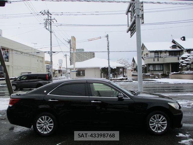 Toyota CROWN SEDAN 2013-05 4391964-7