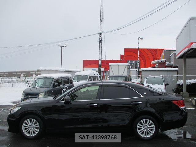 Toyota CROWN SEDAN 2013-05 4391964-8