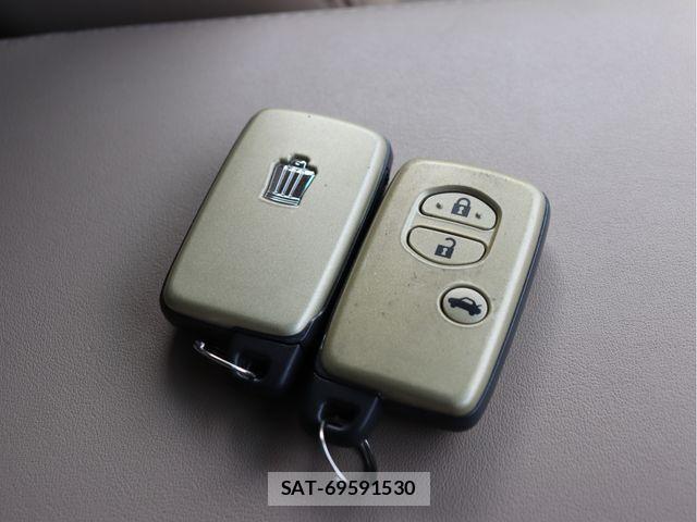 Toyota CROWN SEDAN 2011-03 4589546-23