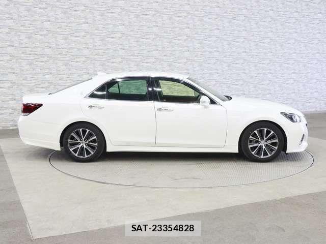 Toyota CROWN SEDAN 2016-04 4638454-12