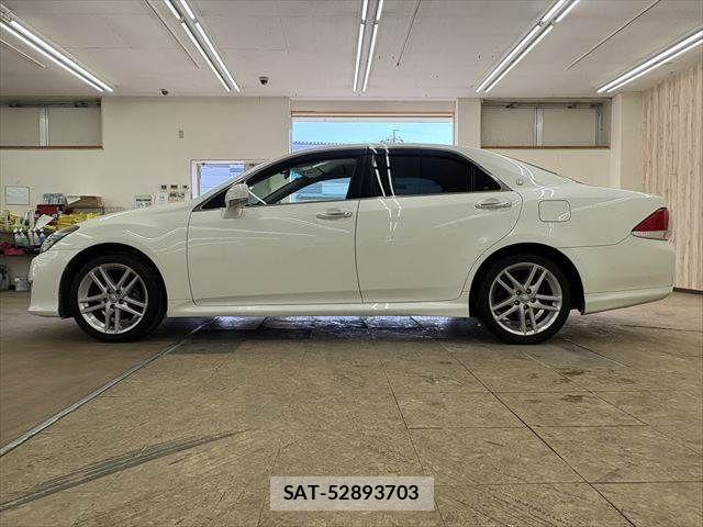 Toyota CROWN SEDAN 2010-05 4935807-19