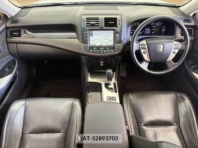 Toyota CROWN SEDAN 2010-05 4935807-2