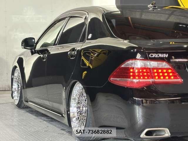 Toyota CROWN SEDAN 2012-05 6212943-2