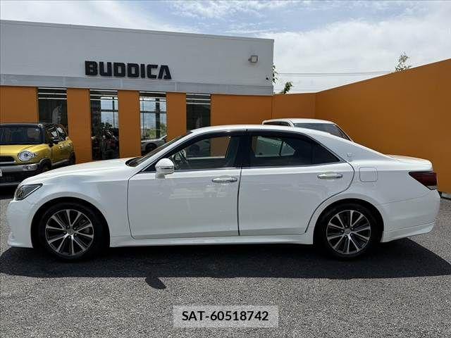 Toyota CROWN SEDAN 2017-04 6611198-10