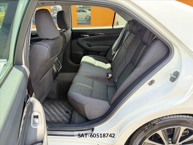 Toyota CROWN SEDAN 2017-04 6611198-17