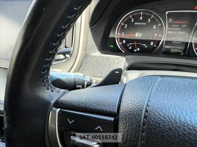 Toyota CROWN SEDAN 2017-04 6611198-25