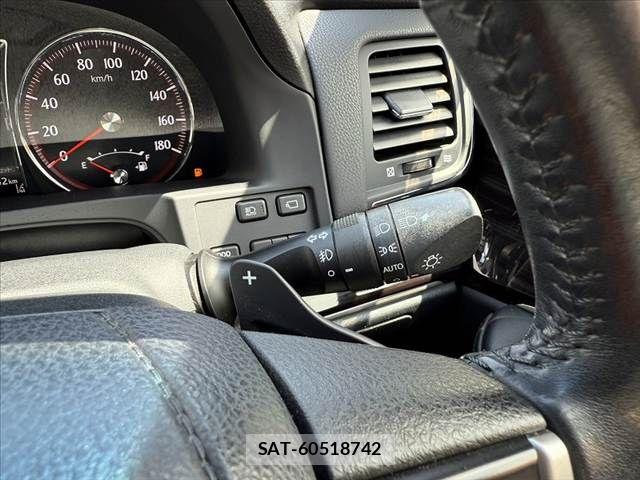 Toyota CROWN SEDAN 2017-04 6611198-26