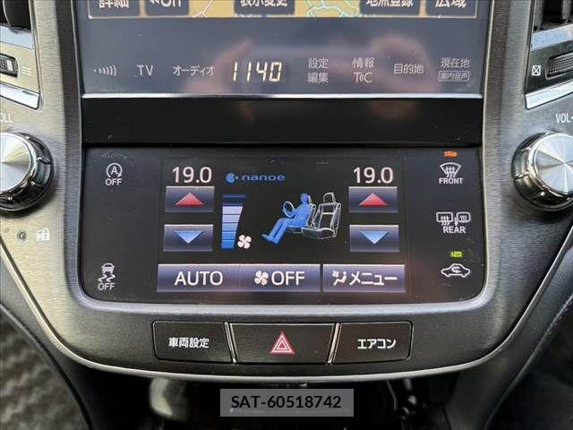 Toyota CROWN SEDAN 2017-04 6611198-29