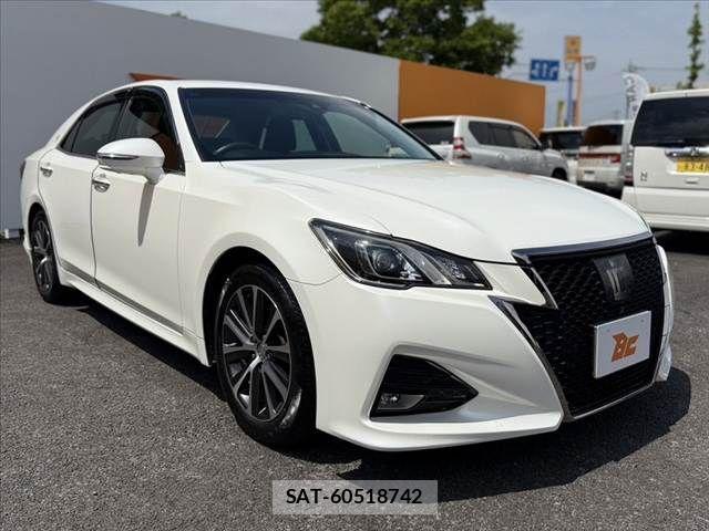 Toyota CROWN SEDAN 2017-04 6611198-7