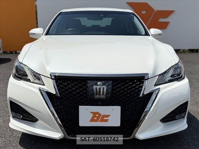 Toyota CROWN SEDAN 2017-04 6611198-8