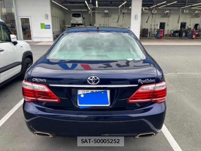 Toyota CROWN SEDAN 2011-04 6675475-1