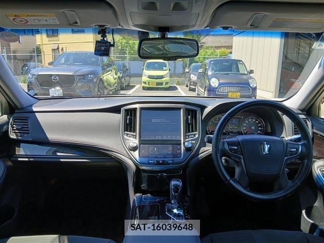 Toyota CROWN SEDAN 2016-04 6683727-17
