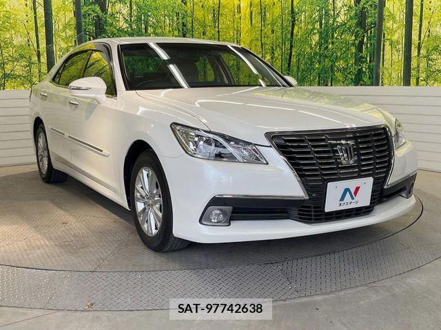 Toyota CROWN SEDAN 2014-02 6715915-16
