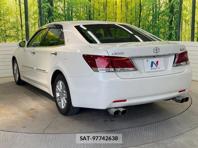Toyota CROWN SEDAN 2014-02 6715915-17
