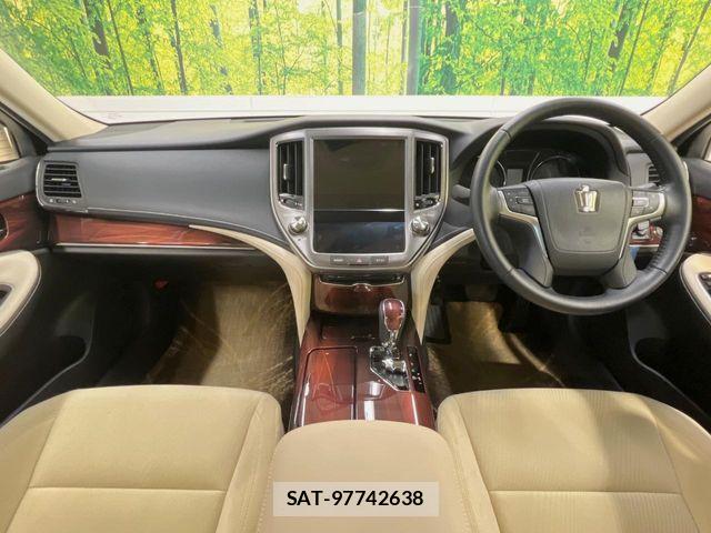 Toyota CROWN SEDAN 2014-02 6715915-1